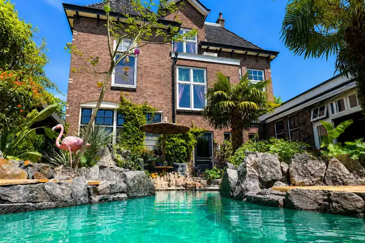 Villa Steenwijk Privé zwembad bij vakantiehuis in Steenwijk bij Giethoorn